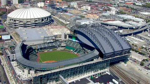 曼城2-1逆转狼队，德布劳内双响 斯特林福登助力领先